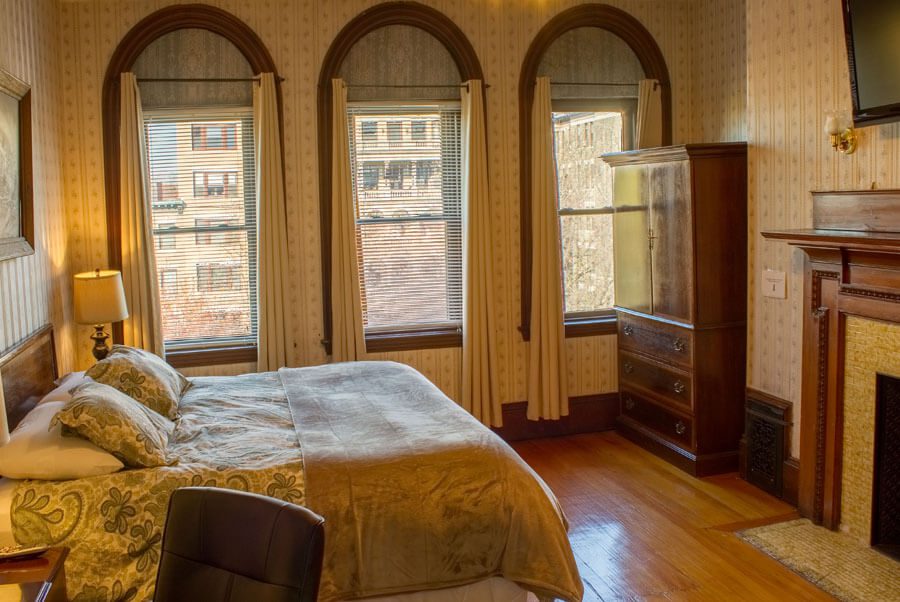 A bright, peaceful room located on the fourth floor, with a king-size bed