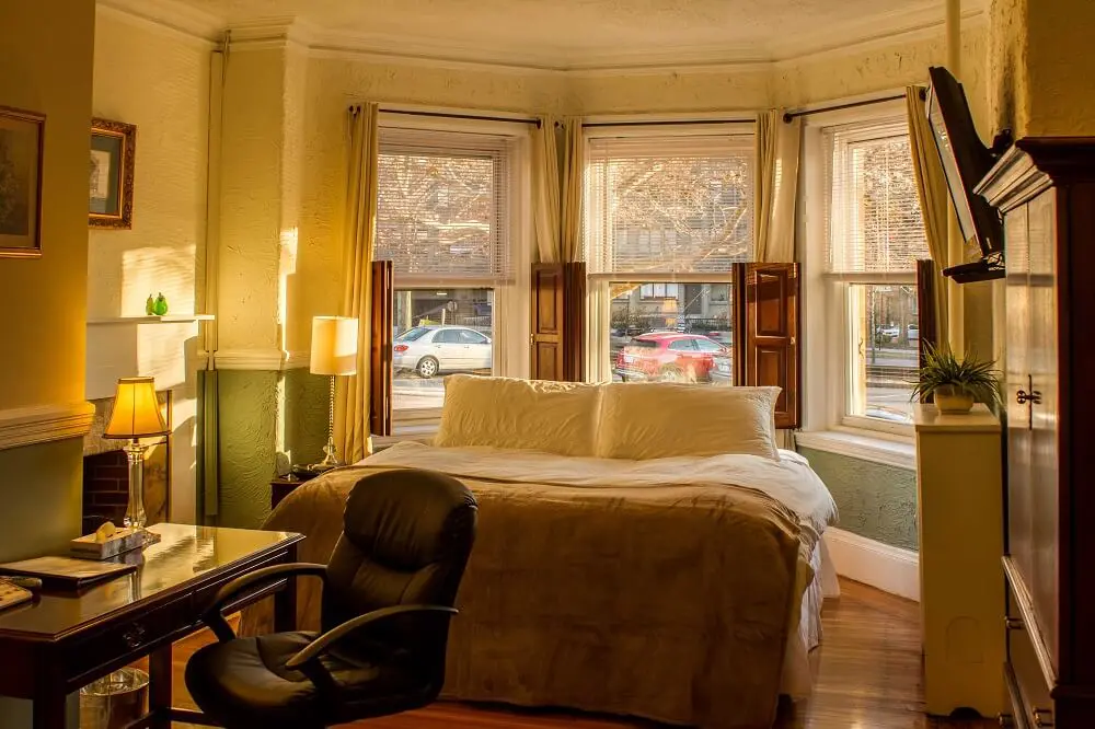 A large sunny room is located on the first floor with a king-size bed